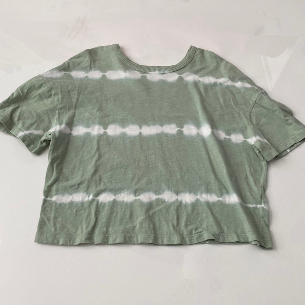 SO green and white crop top